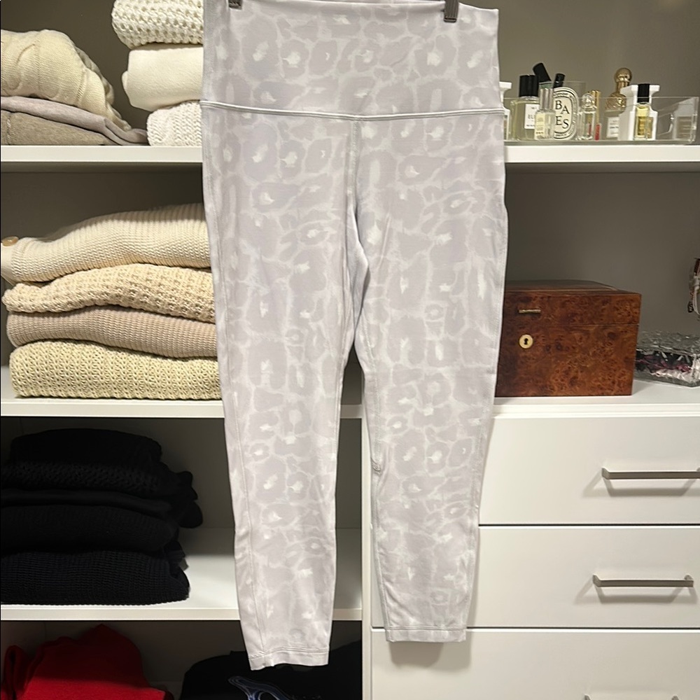 Lululemon gray leopard align tights Size 10